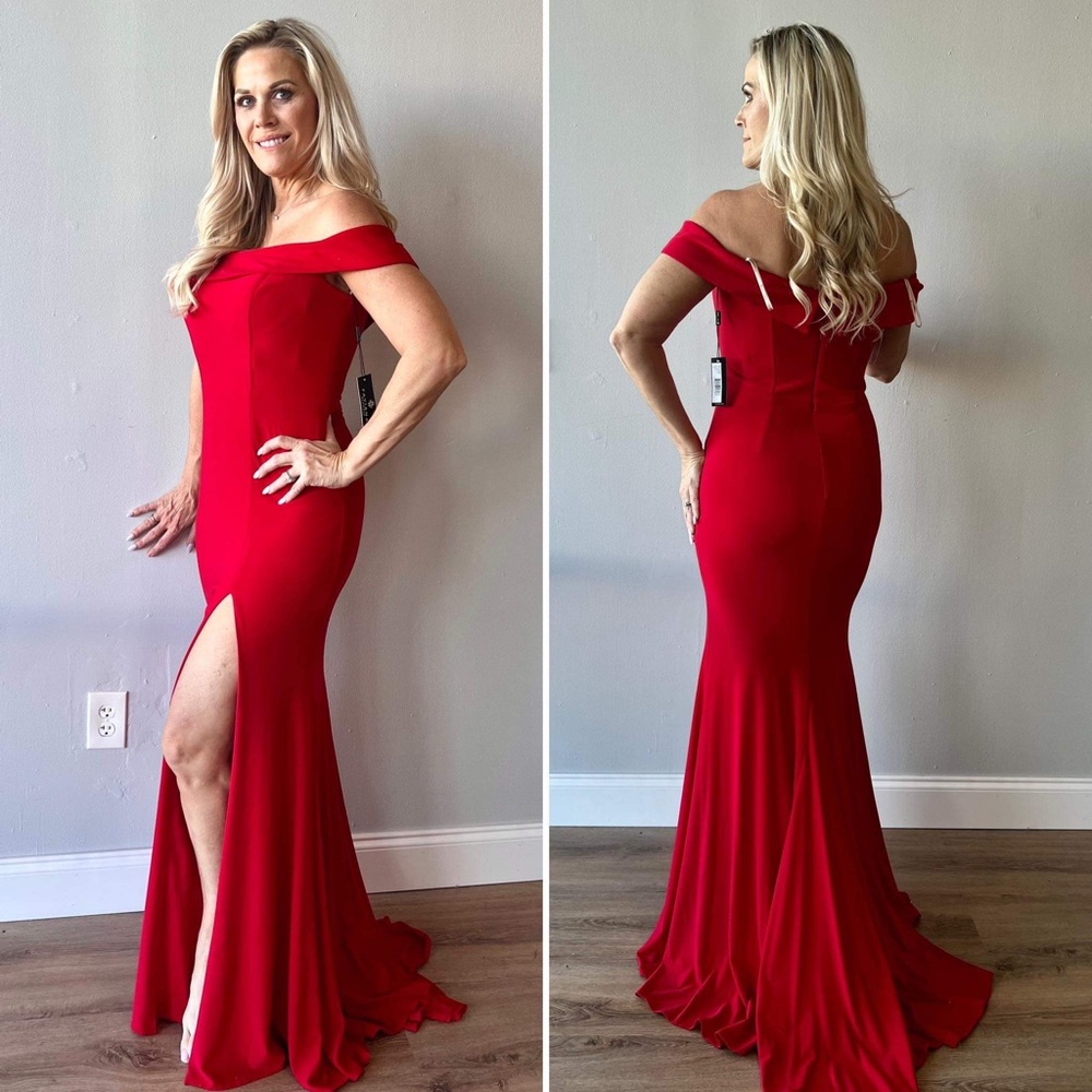 You need this for the HOLIDAYS - NWT gown! ♥️